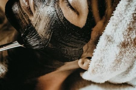 HOLLYWOOD CARBON FACIAL